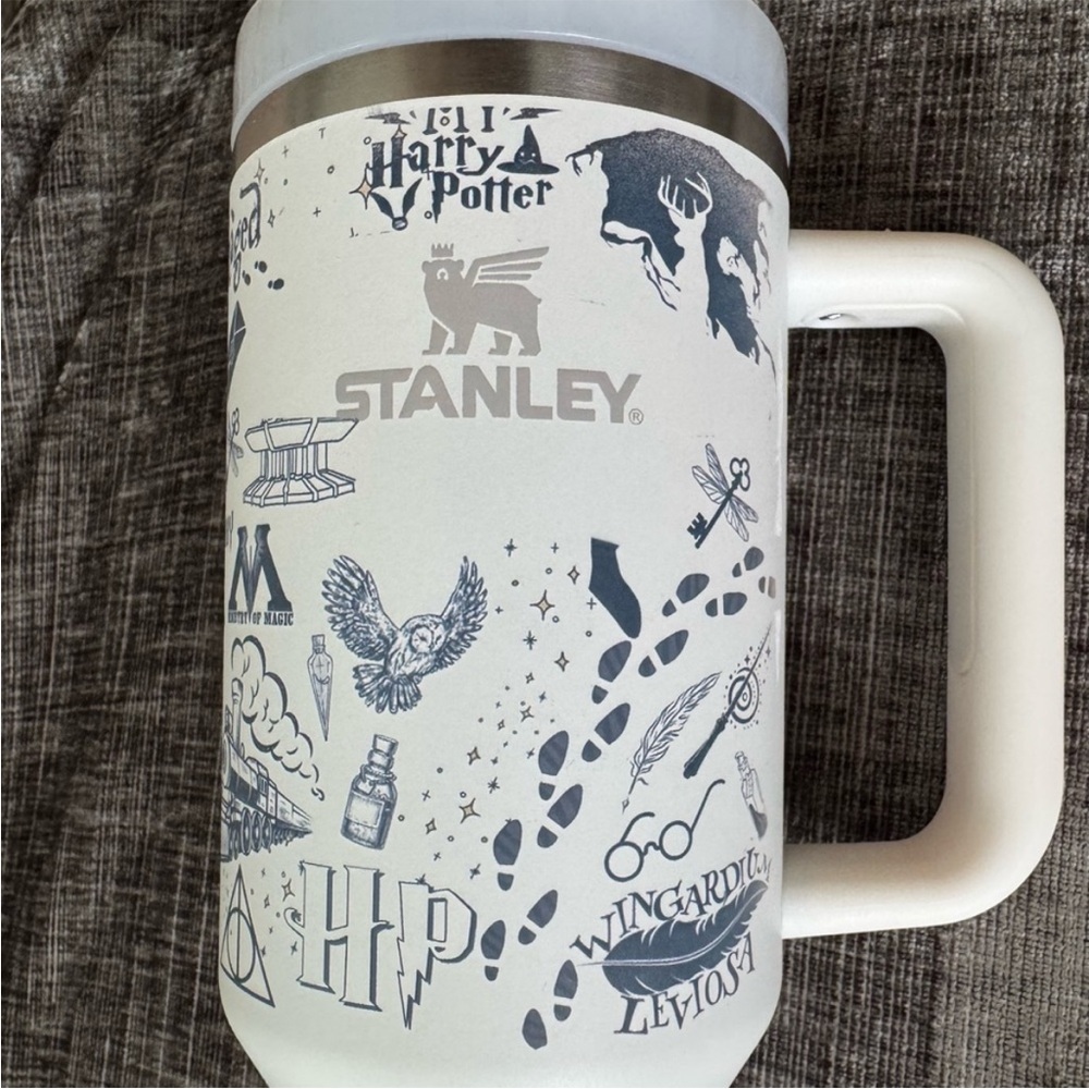 Stanley Harry Potter 40oz included straw and box